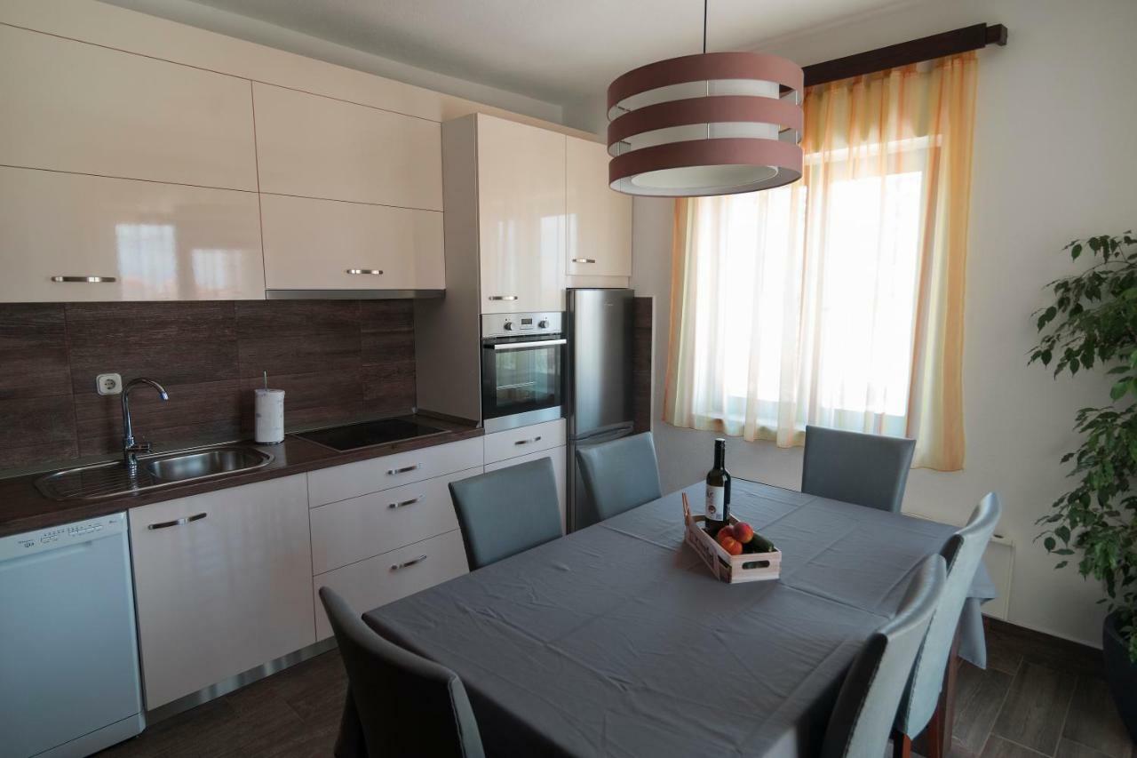 Apartments Ivana Postira Εξωτερικό φωτογραφία